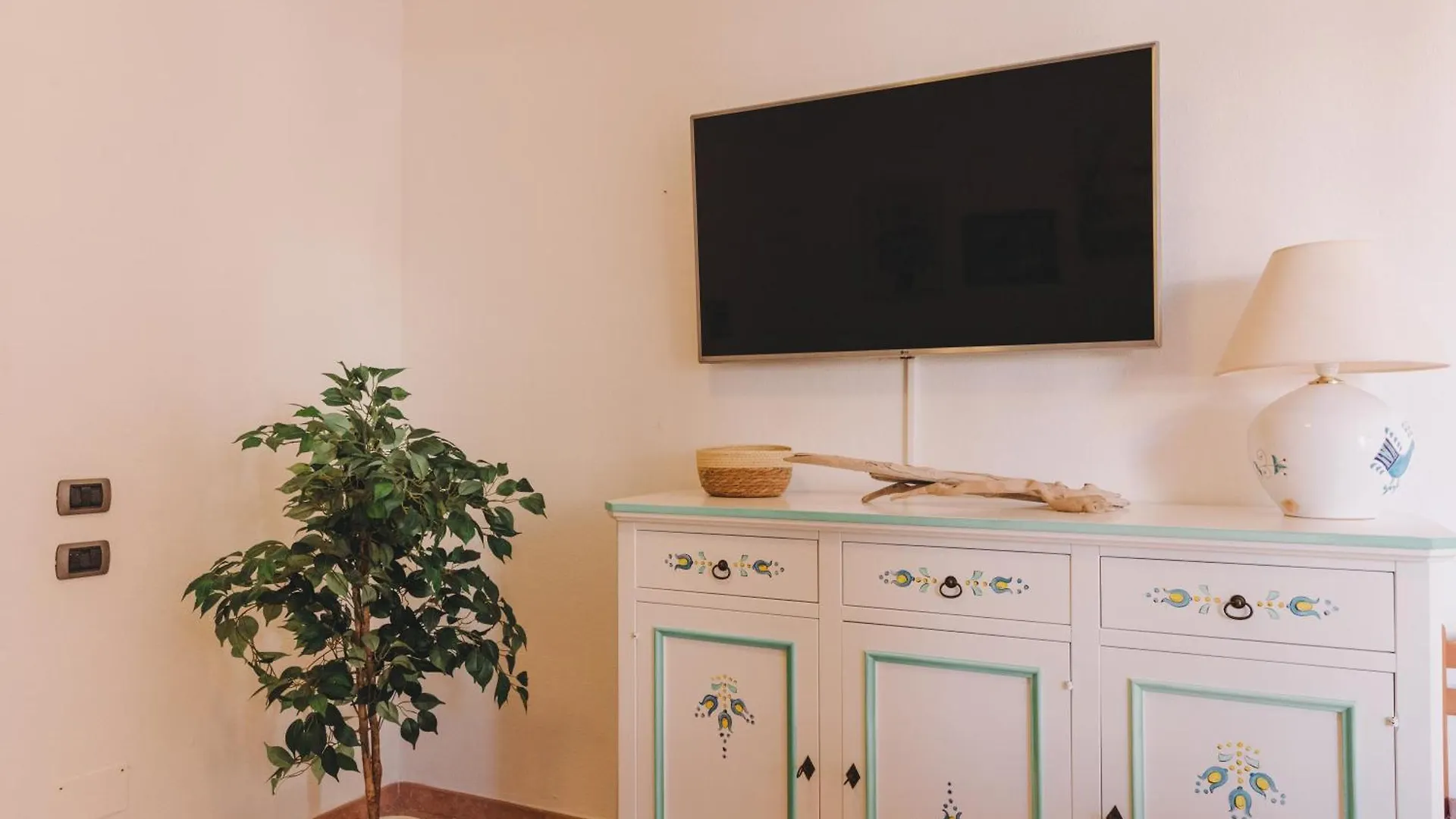 Cactus Comfort Apartment Golfo Aranci 0*,  Italy